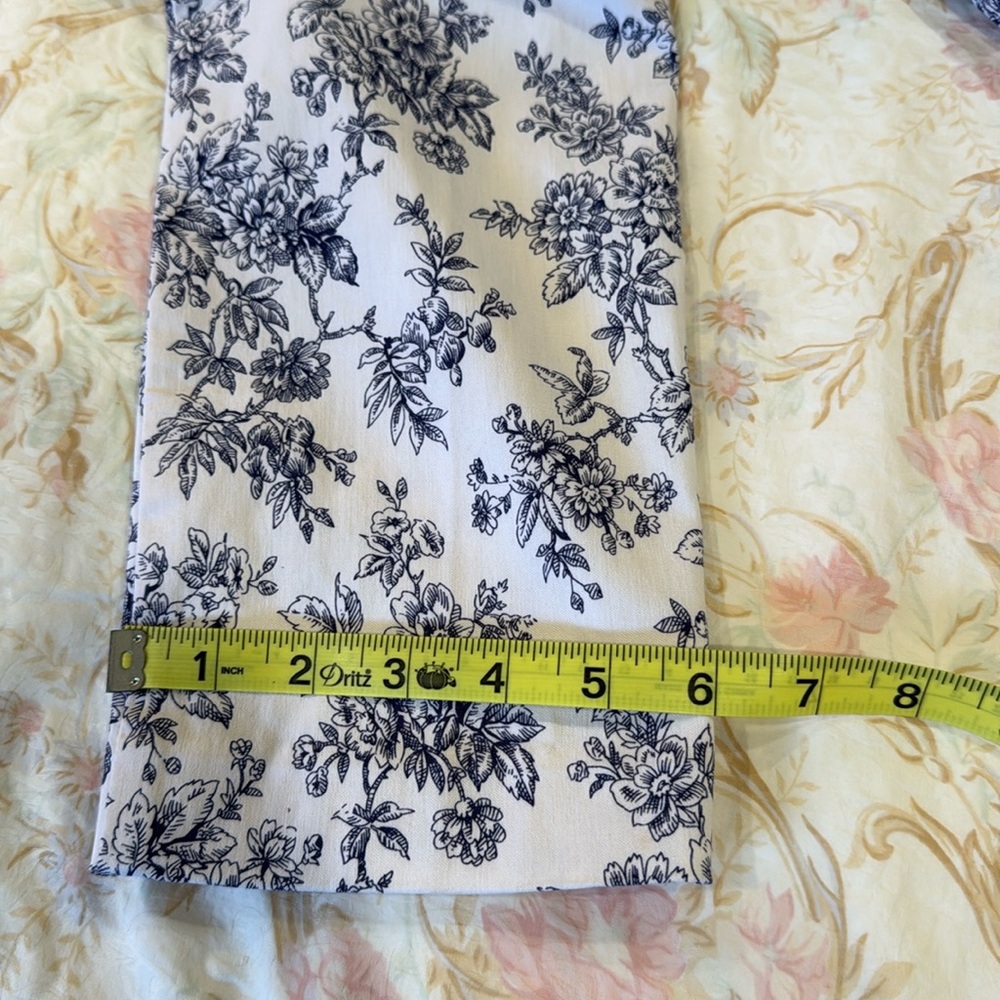 NWT Mario Serrani Floral Print Pants w Tummy Control Size 4 x 27 - Picture 12 of 14